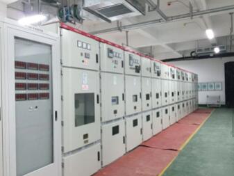 安徽得潤電氣技術(shù)有限公司是一家專注電氣工程咨詢、設(shè)計(jì)、制造、安裝調(diào)試一站式服務(wù)的高新技術(shù)企業(yè)。對(duì)在各種場合如何選擇高低壓電器以及開關(guān)柜有著豐富的理論知識(shí)和工作經(jīng)驗(yàn)，生產(chǎn)的不同電壓等級(jí)的高壓開關(guān)柜、高壓無功補(bǔ)償裝置適合多種工業(yè)、民建等場合。 全國統(tǒng)一客服熱線：400-0551-777